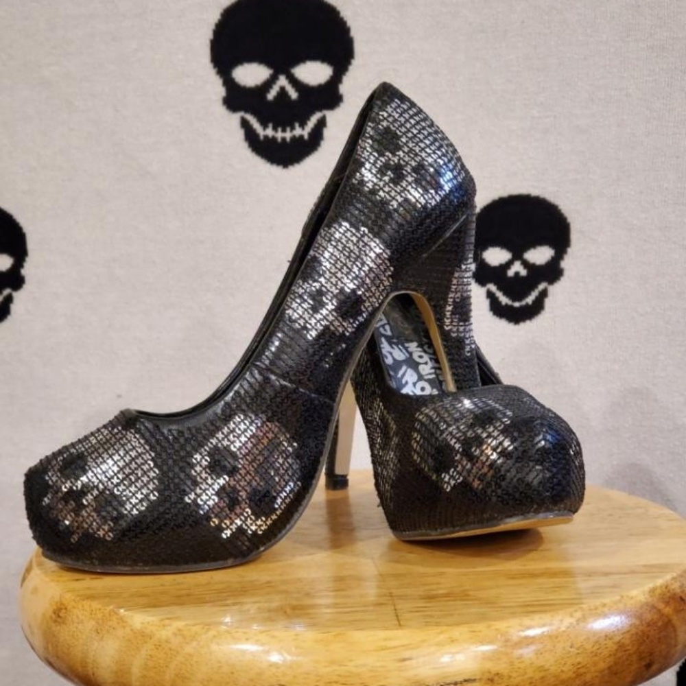 Skull pumps